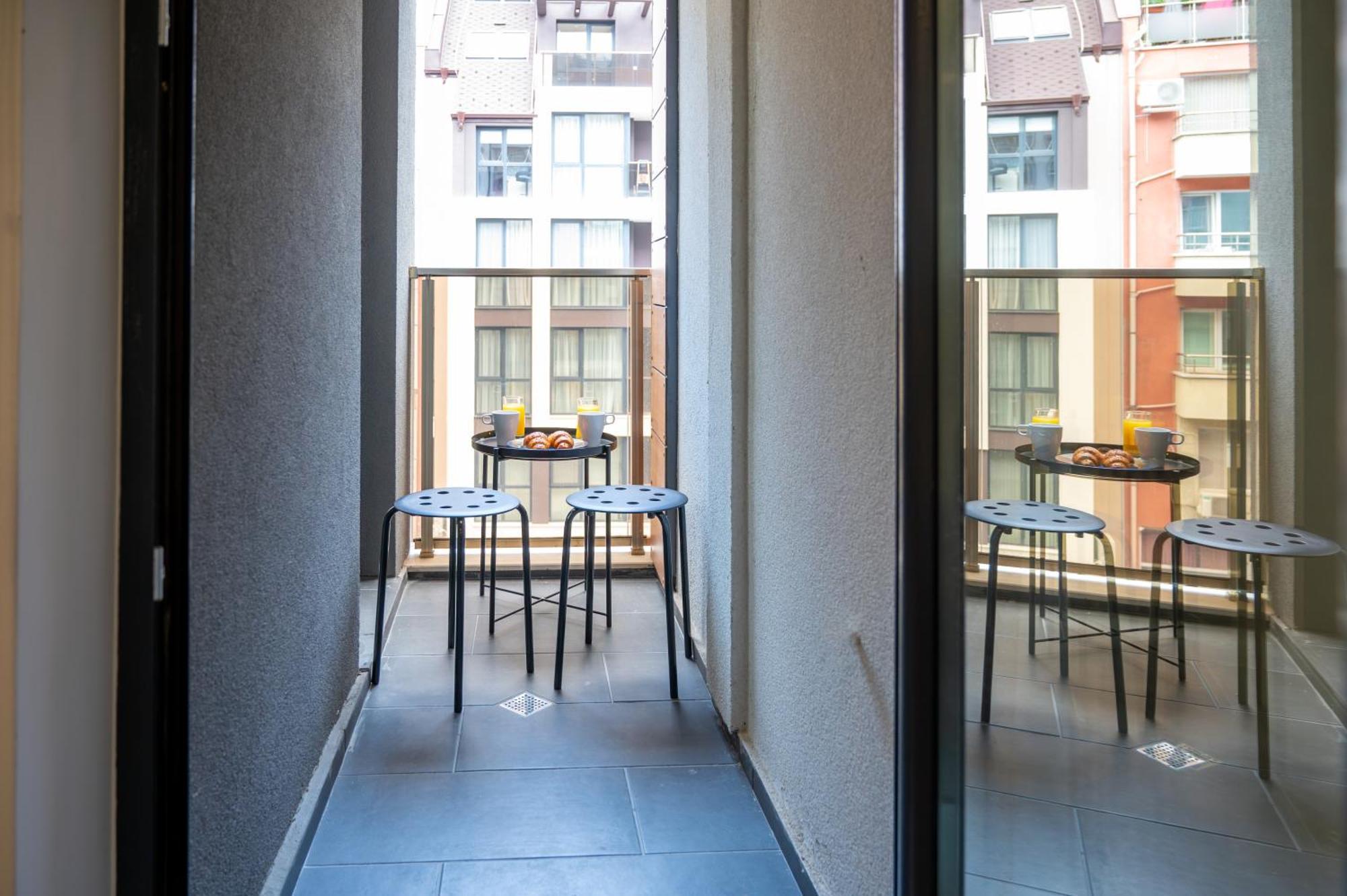 Bright Studio In The City Center Sofia Exterior foto